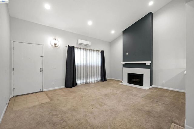 37168 Meadowbrook Cmn 304, Fremont, CA 94536