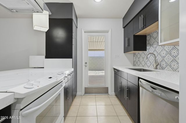 2428 E LA JOLLA Drive, Tempe, AZ 85282