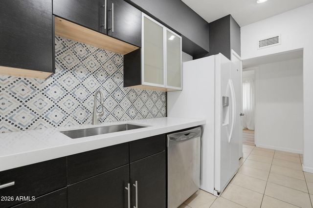 2428 E LA JOLLA Drive, Tempe, AZ 85282