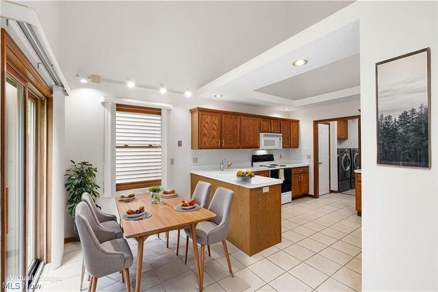 22445 Christopher Court, Strongsville, OH 44149