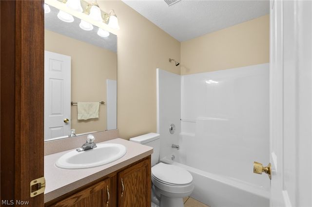 22445 Christopher Court, Strongsville, OH 44149