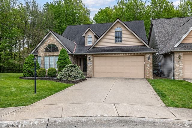 22445 Christopher Court, Strongsville, OH 44149