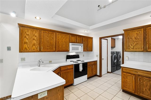 22445 Christopher Court, Strongsville, OH 44149