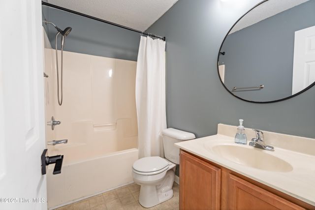 2000 Grandeur Avenue, Jacksonville, NC 28546