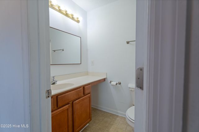 2000 Grandeur Avenue, Jacksonville, NC 28546