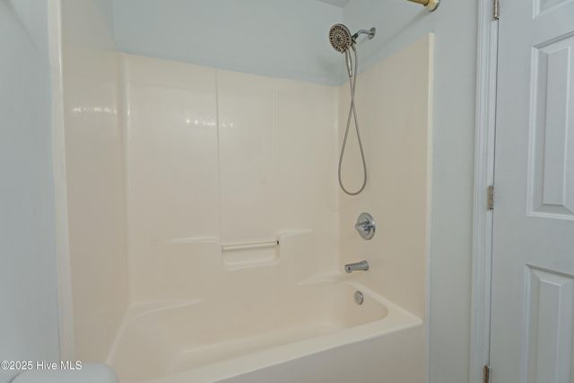 2000 Grandeur Avenue, Jacksonville, NC 28546