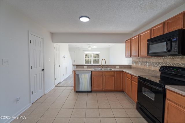 2000 Grandeur Avenue, Jacksonville, NC 28546