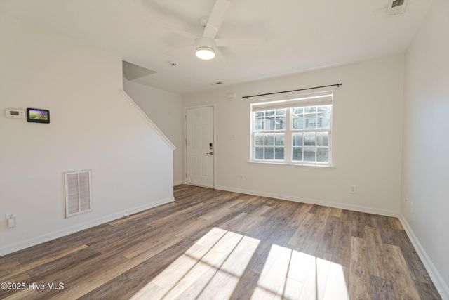 2000 Grandeur Avenue, Jacksonville, NC 28546