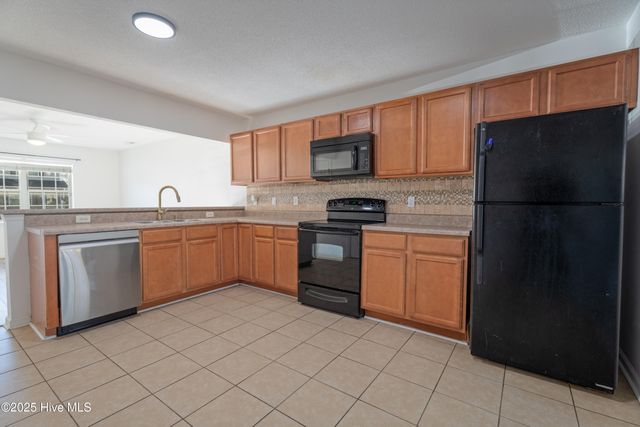 2000 Grandeur Avenue, Jacksonville, NC 28546