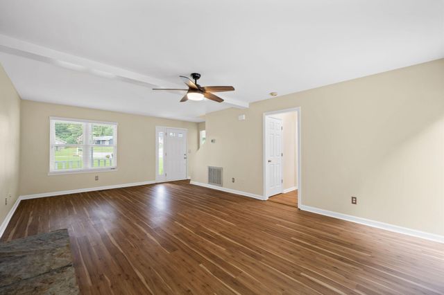 5526 Twin Oaks Drive, Ooltewah, TN 37363