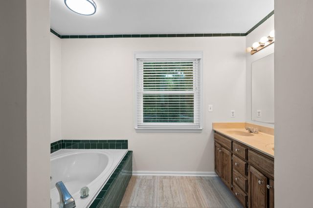 5526 Twin Oaks Drive, Ooltewah, TN 37363