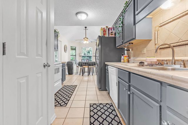 10215 N GREEN MOSS DR, Cordova, TN 38018