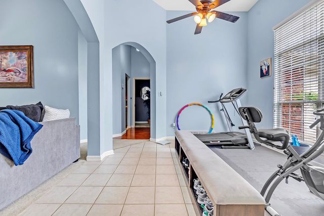 10215 N GREEN MOSS DR, Cordova, TN 38018