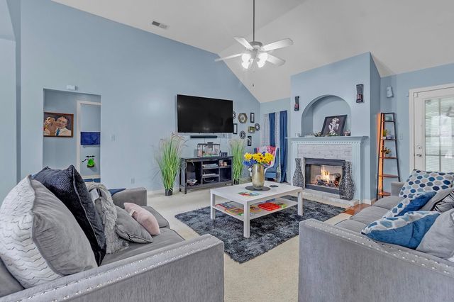 10215 N GREEN MOSS DR, Cordova, TN 38018
