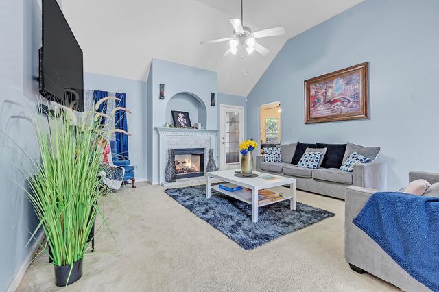 10215 N GREEN MOSS DR, Cordova, TN 38018