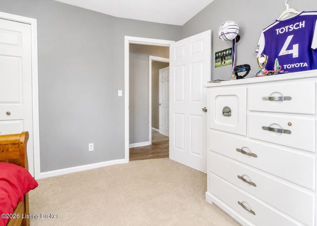 6701 Creston Dr, Louisville, KY 40258
