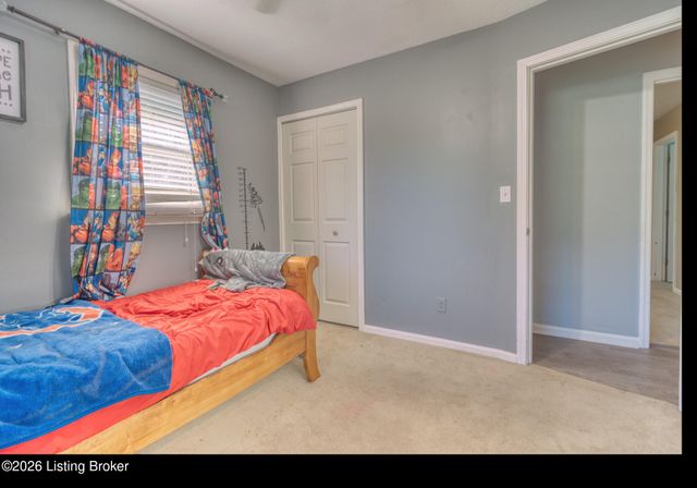 6701 Creston Dr, Louisville, KY 40258