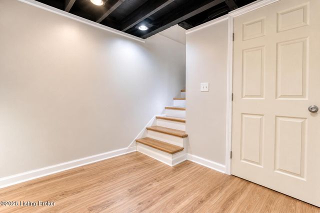 6701 Creston Dr, Louisville, KY 40258