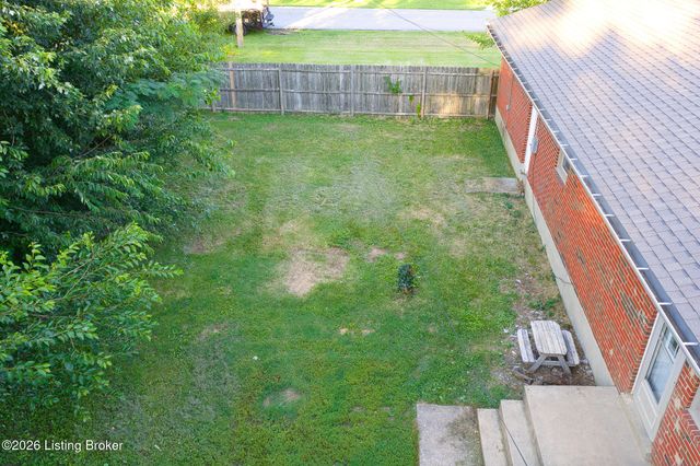 6701 Creston Dr, Louisville, KY 40258
