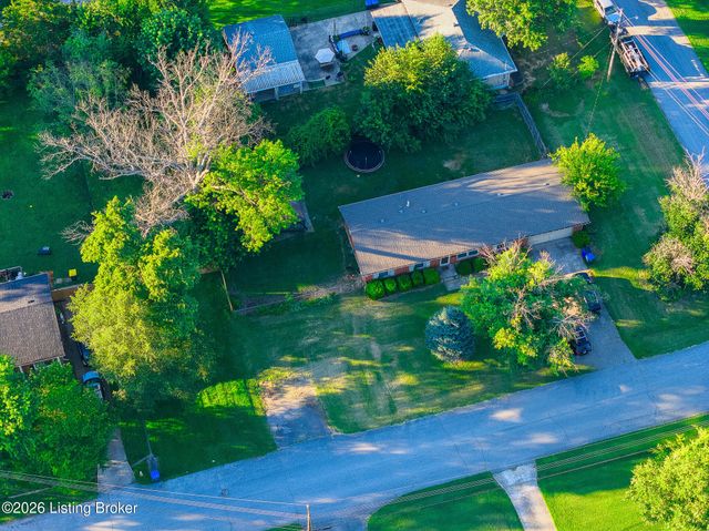 6701 Creston Dr, Louisville, KY 40258
