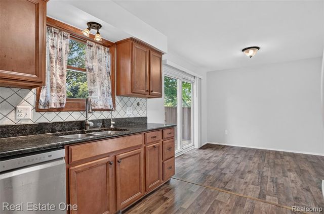 7990 Tower Road, South Lyon, MI 48178