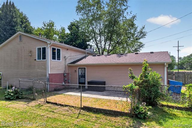 7990 Tower Road, South Lyon, MI 48178