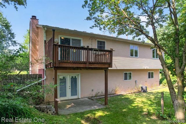 7990 Tower Road, South Lyon, MI 48178