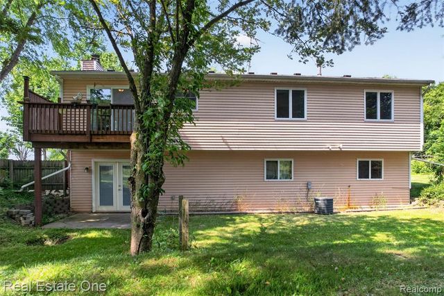 7990 Tower Road, South Lyon, MI 48178