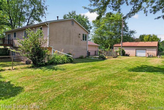 7990 Tower Road, South Lyon, MI 48178