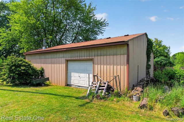7990 Tower Road, South Lyon, MI 48178