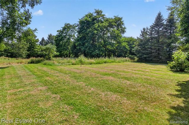 7990 Tower Road, South Lyon, MI 48178