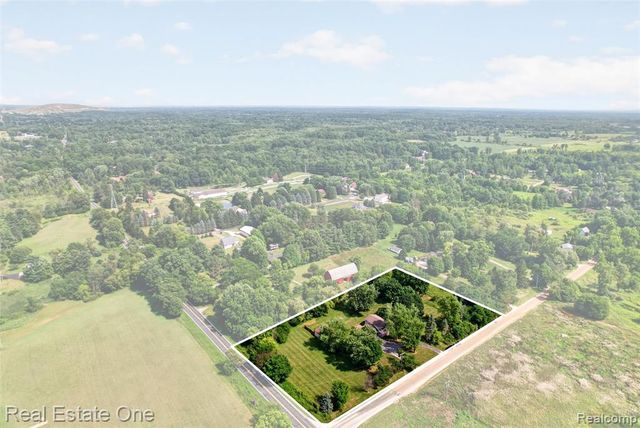 7990 Tower Road, South Lyon, MI 48178