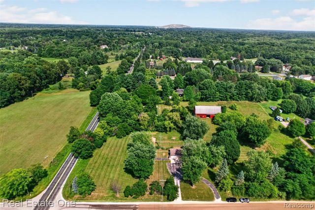 7990 Tower Road, South Lyon, MI 48178