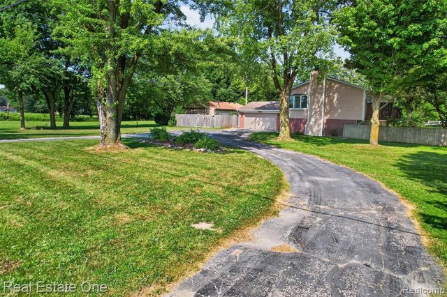 7990 Tower Road, South Lyon, MI 48178
