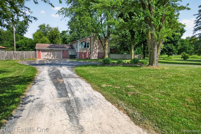 7990 Tower Road, South Lyon, MI 48178