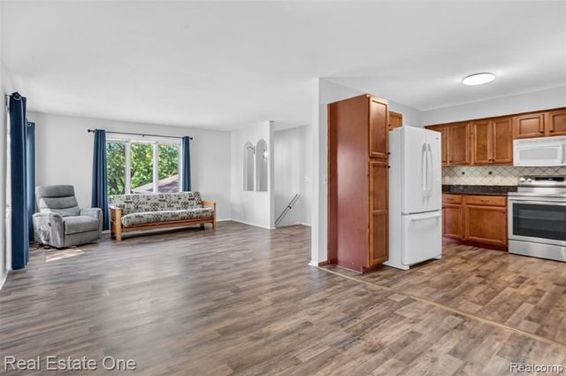 7990 Tower Road, South Lyon, MI 48178