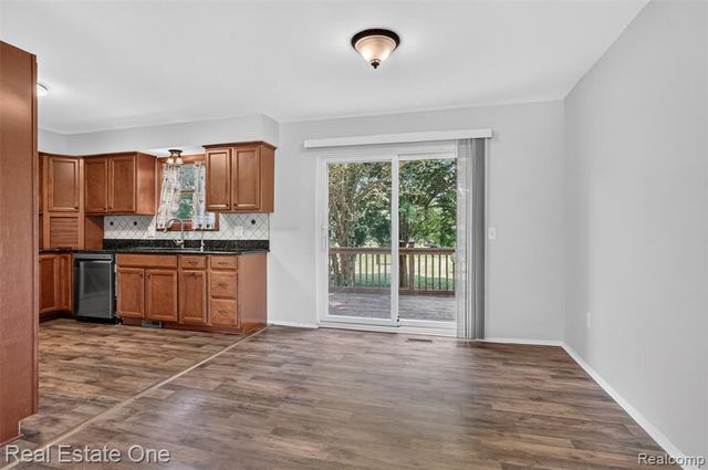 7990 Tower Road, South Lyon, MI 48178