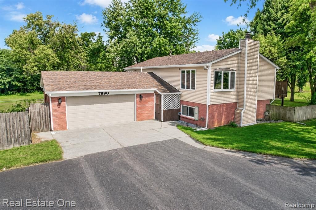 7990 Tower Road, South Lyon, MI 48178