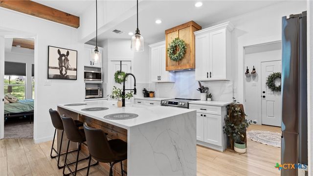1463 Bonnyview Drive, Canyon Lake, TX 78133
