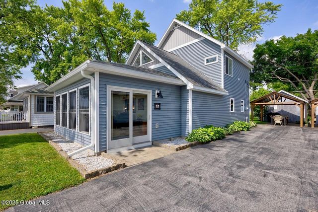 8 Riley Cove Road, Malta, NY 12020
