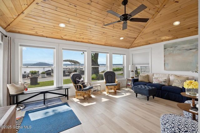 8 Riley Cove Road, Malta, NY 12020