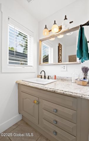 8 Riley Cove Road, Malta, NY 12020