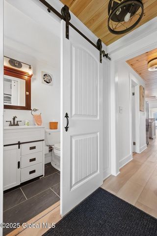 8 Riley Cove Road, Malta, NY 12020