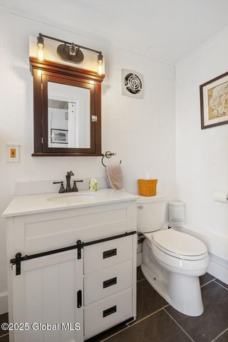 8 Riley Cove Road, Malta, NY 12020