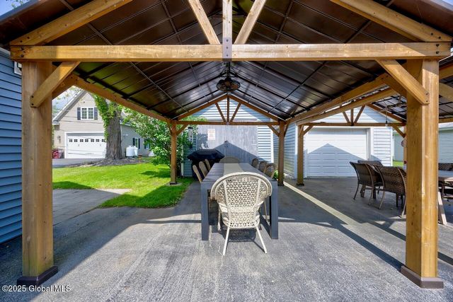 8 Riley Cove Road, Malta, NY 12020