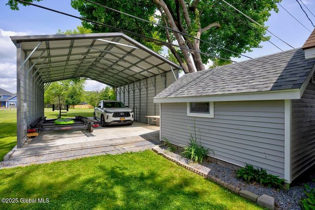 8 Riley Cove Road, Malta, NY 12020