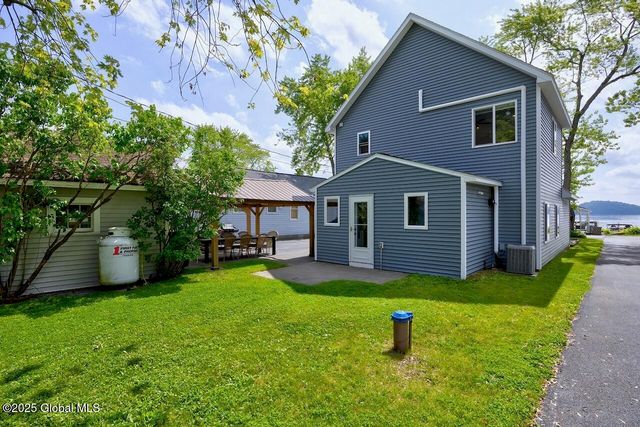 8 Riley Cove Road, Malta, NY 12020