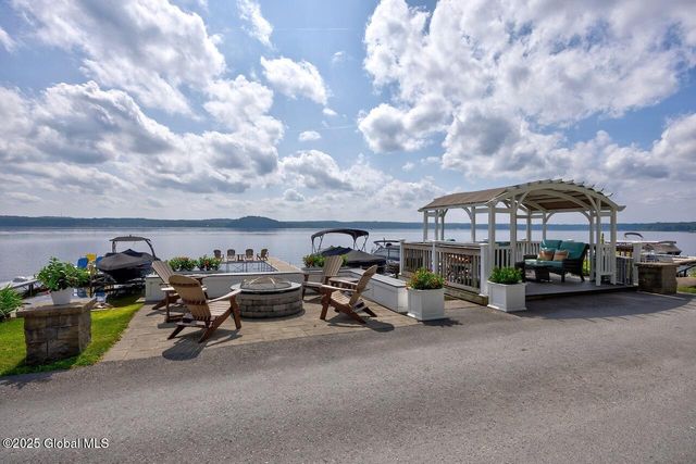 8 Riley Cove Road, Malta, NY 12020