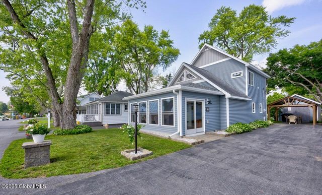 8 Riley Cove Road, Malta, NY 12020
