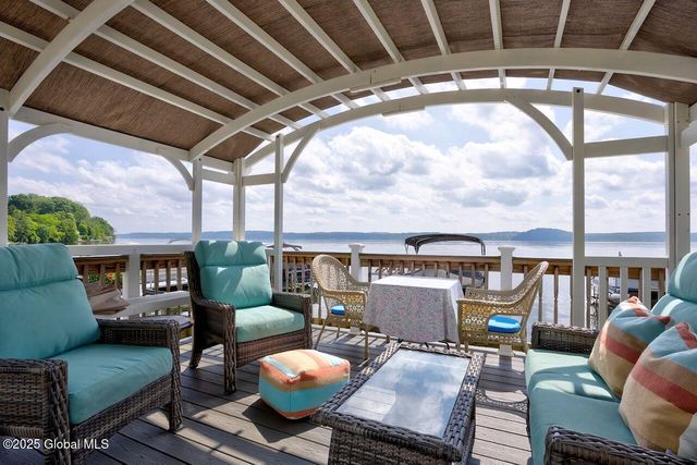 8 Riley Cove Road, Malta, NY 12020